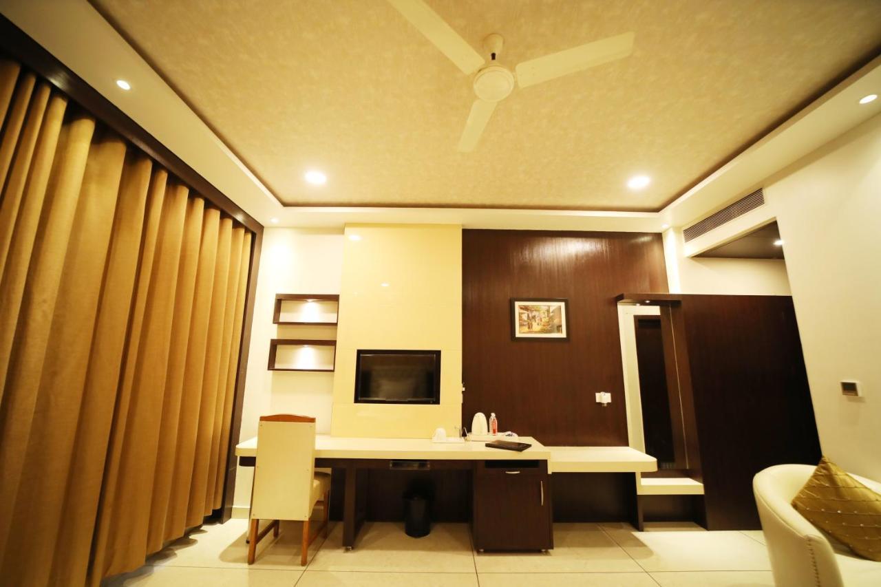 Hotel Panchsheel Ayodhya Ngoại thất bức ảnh